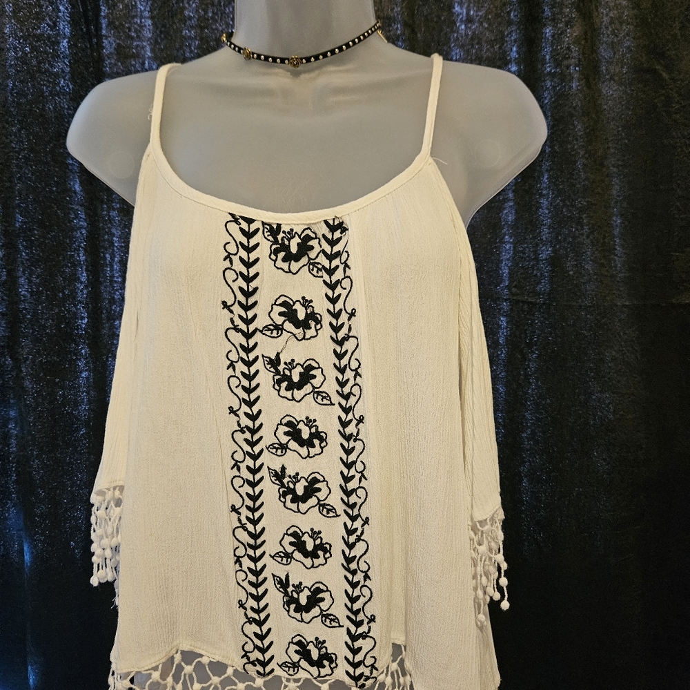 Rue 21 cream color with black design size small